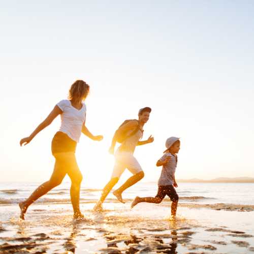 Worried couple discussing estate plans, reflecting the urgency to Avoid Delay for Writing a Will with help from Trusted Will Writing, Billingshurst.